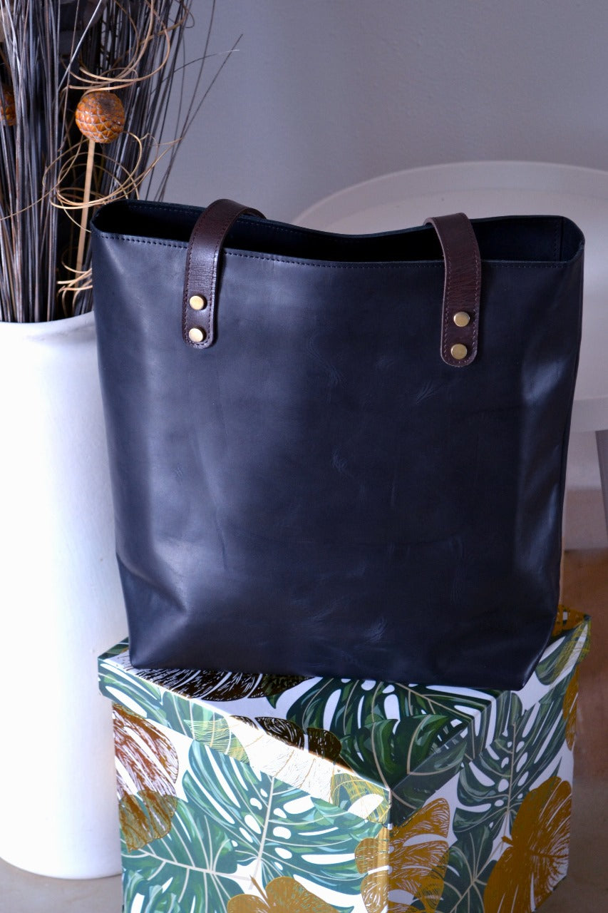 The Foundry Tote: Solid Style & Function