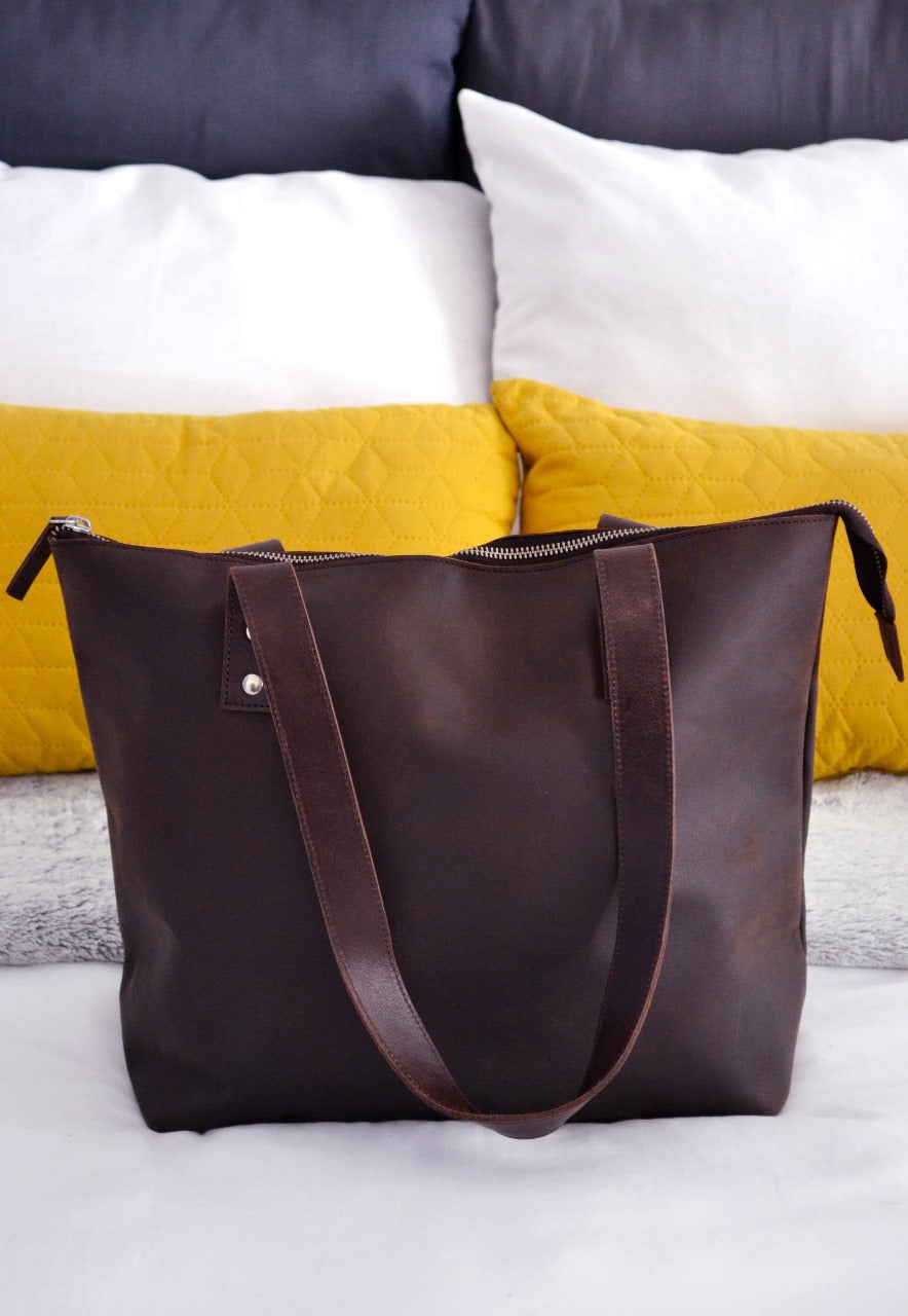Everline Tote Bag: Enduring Elegance