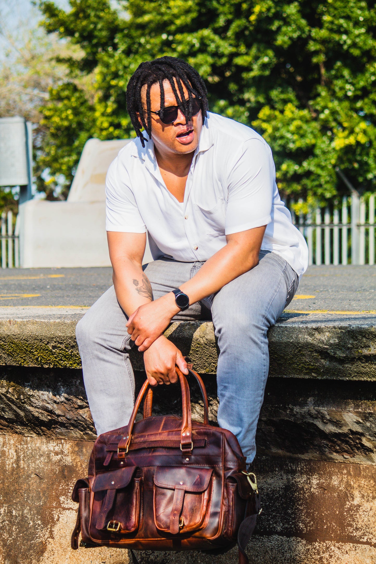 Gatsby Laptop Bag: Carry with Class