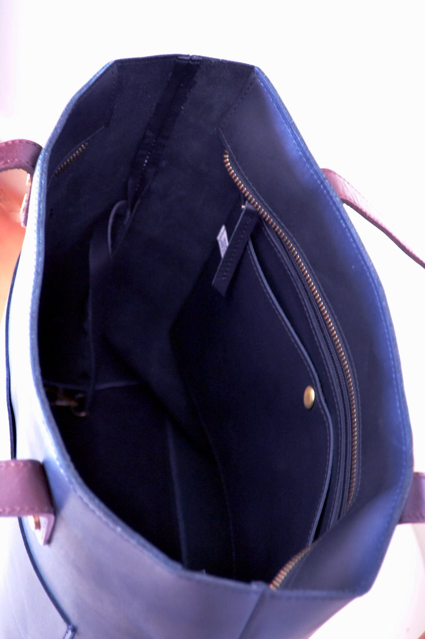 The Foundry Tote: Solid Style & Function