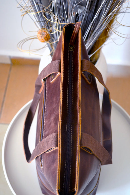 The Indie Tote: Compact & Unconventional