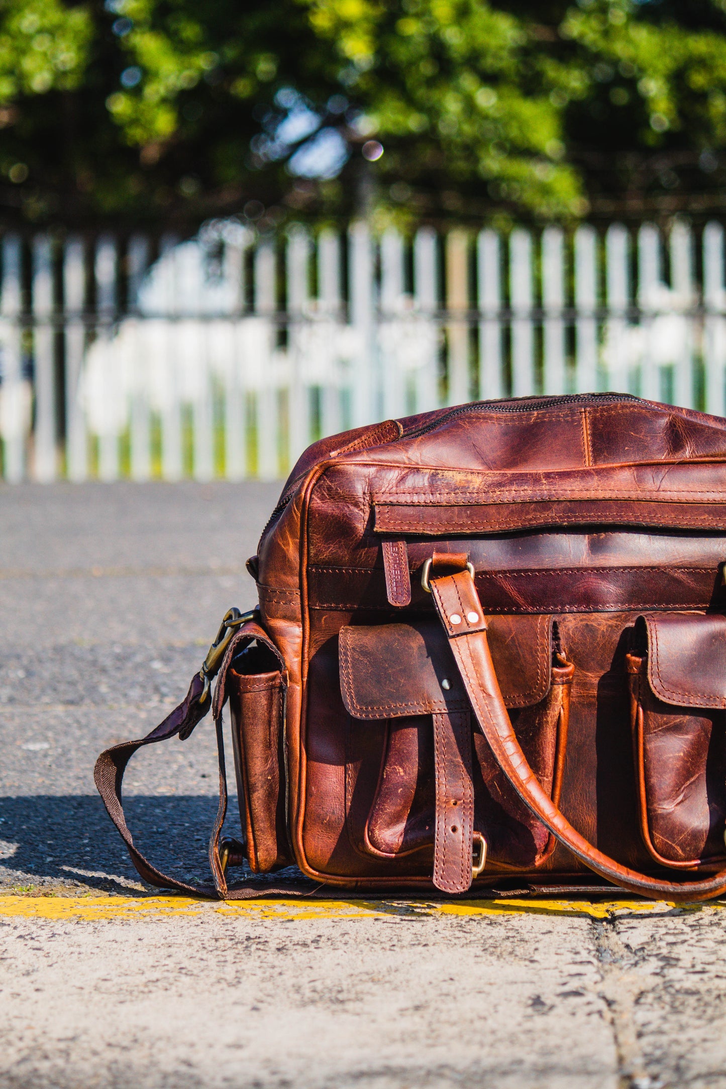 Gatsby Laptop Bag: Carry with Class