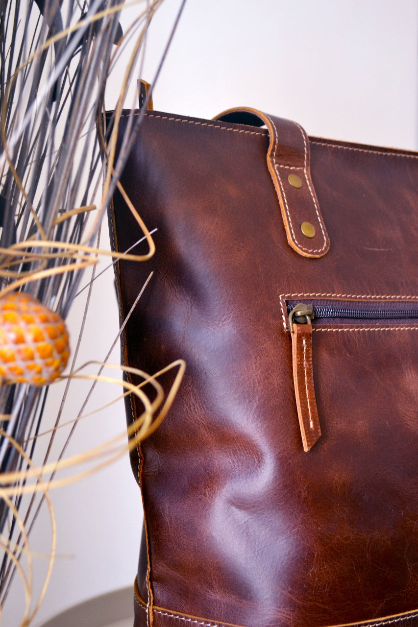 The Indie Tote: Compact & Unconventional